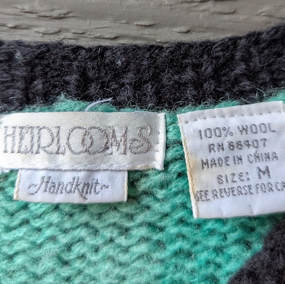 VTG 80s Heirlooms HandKnit 100% Wool Intarsia Christmas Holiday Sweater Medium - Picture 3 of 8